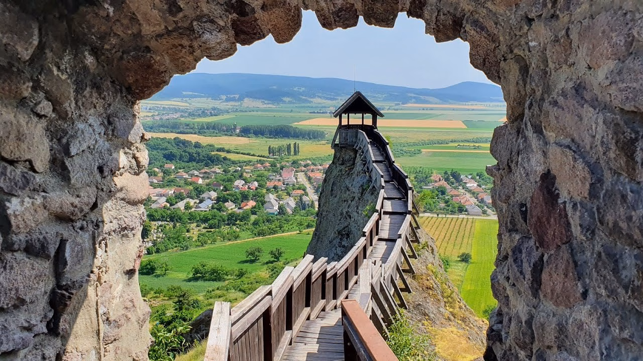 Descubre el encanto medieval de Boldogkőváralja: Recorriendo el Castillo de Boldogkő